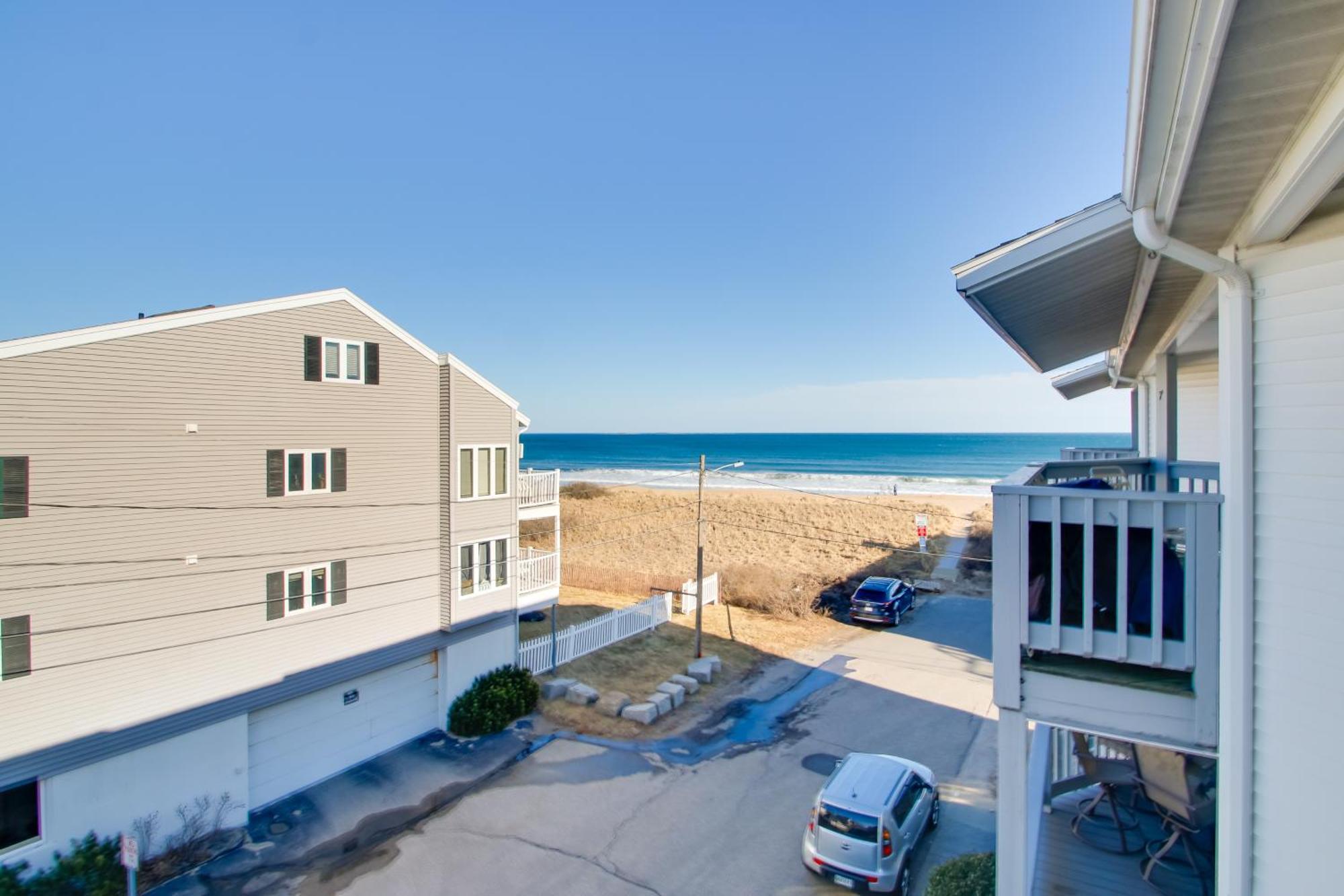 Beachfront Old Orchard Beach Condo With Balcony Exterior photo