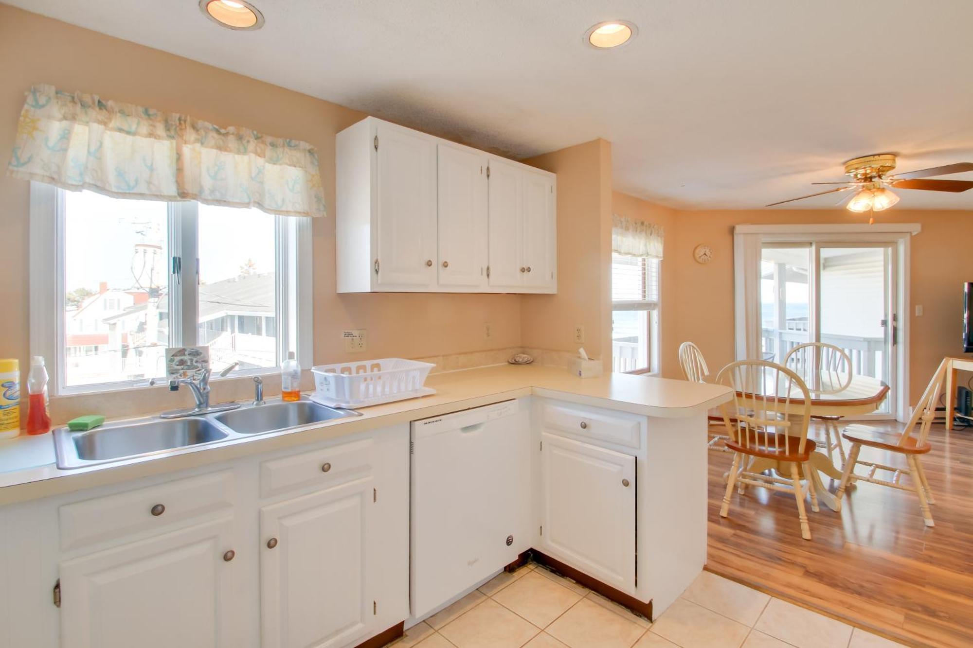 Beachfront Old Orchard Beach Condo With Balcony Exterior photo